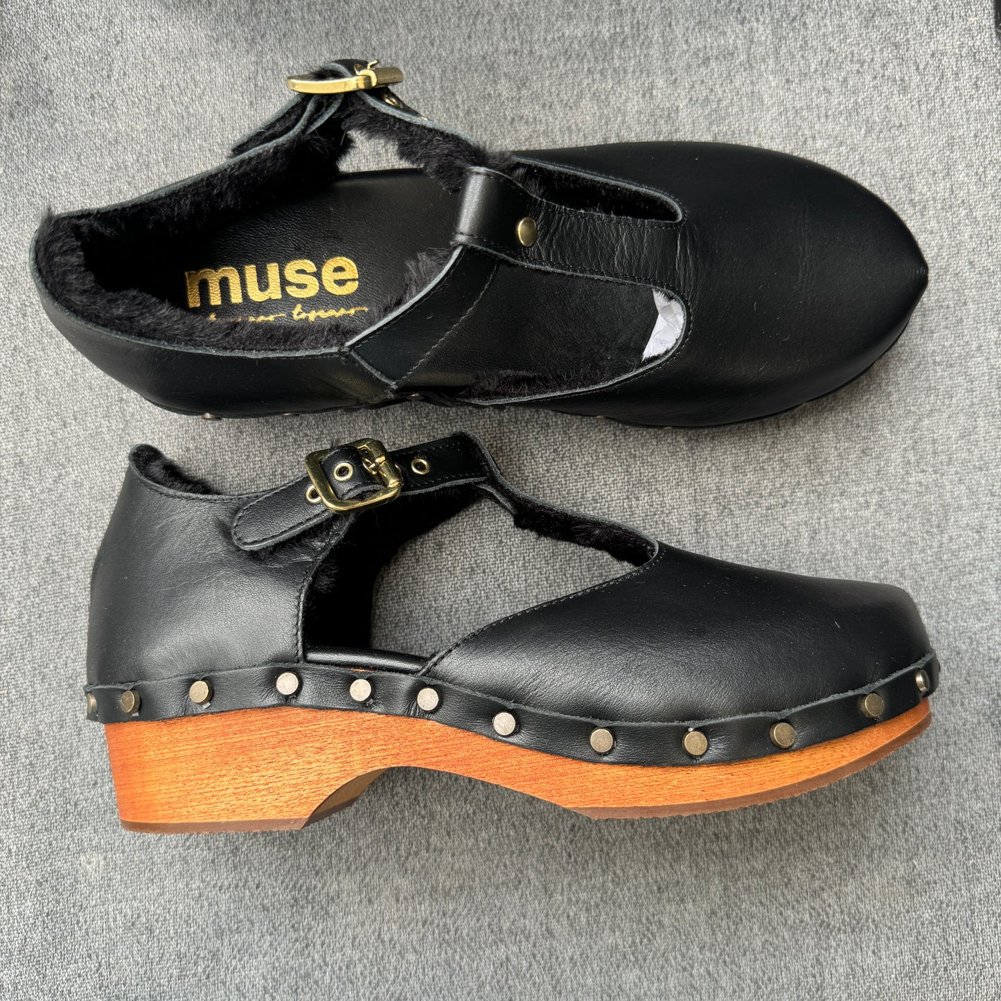 ZOCCOLO BAMBOLINA PELLE