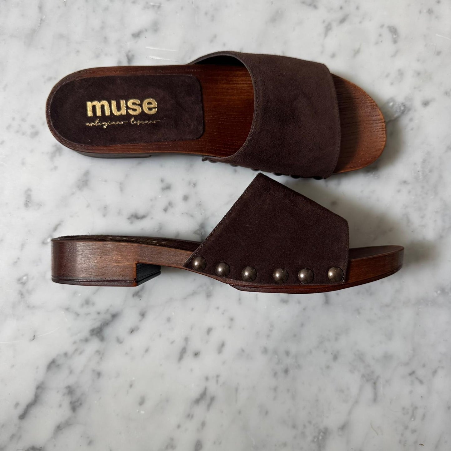 ZOCCOLO A FASCIA // MUSE