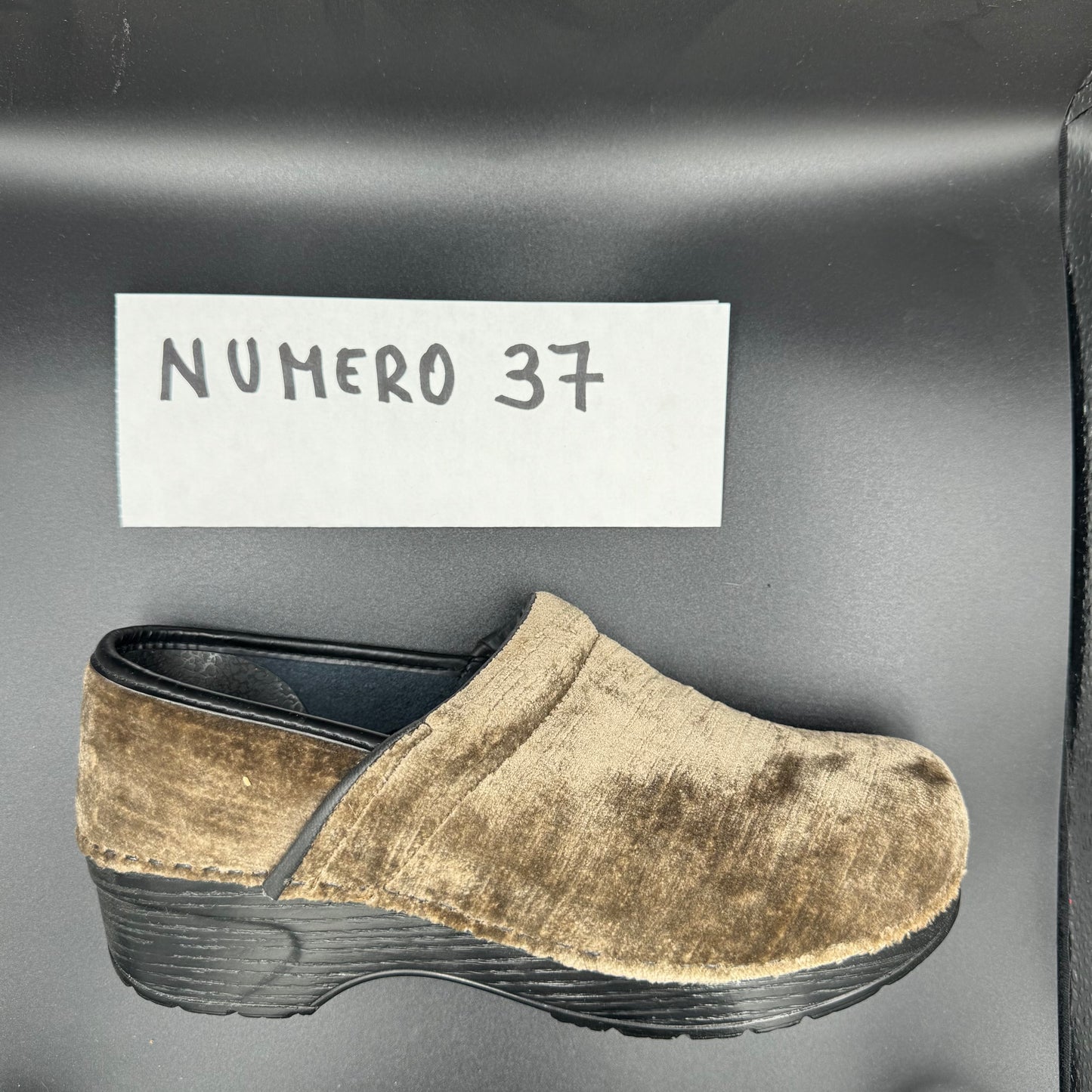 ZOCCOLI SCONTATISSIMI 37