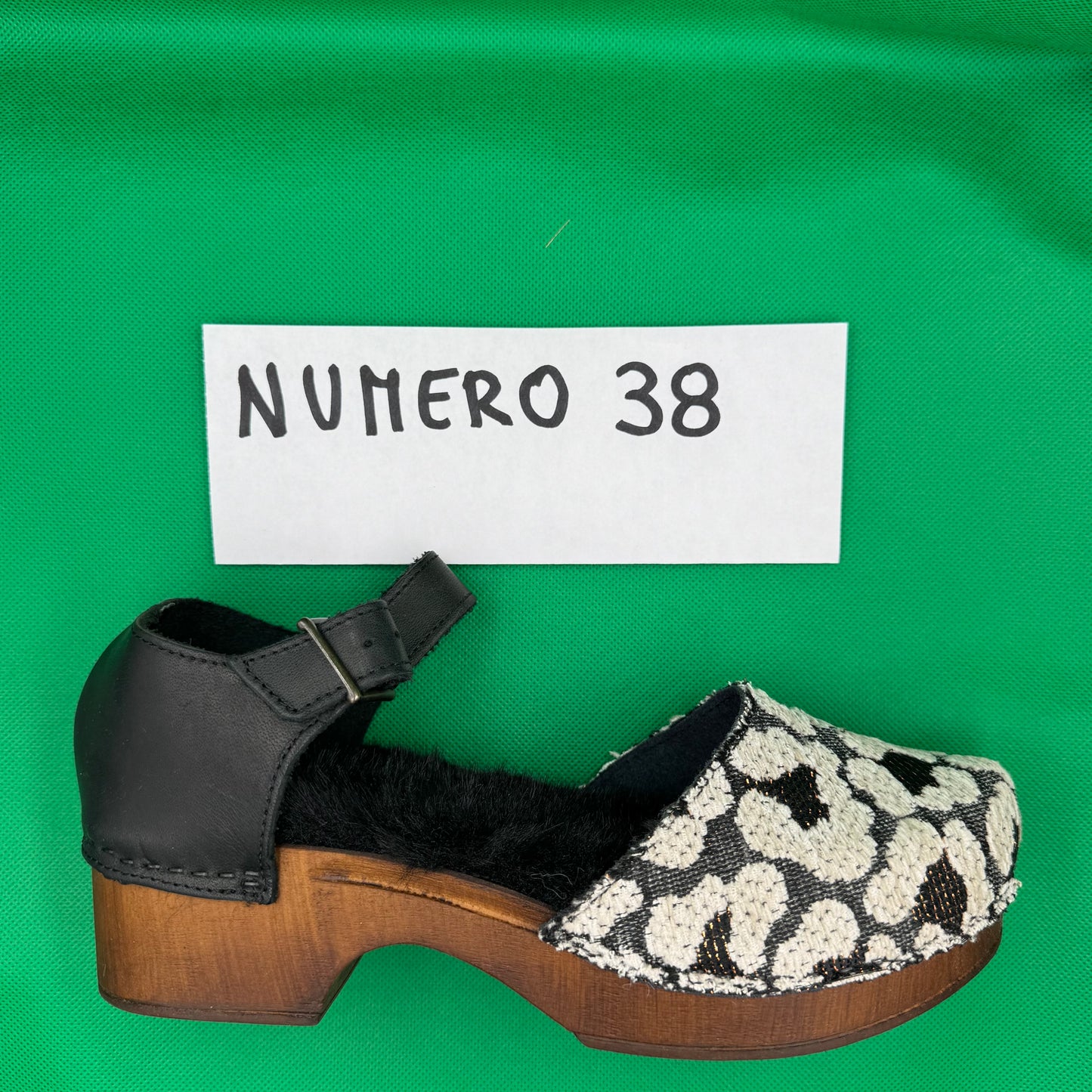 ZOCCOLI SCONTATISSIMI 38