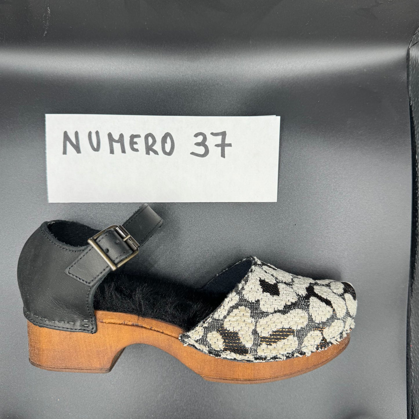 ZOCCOLI SCONTATISSIMI 37